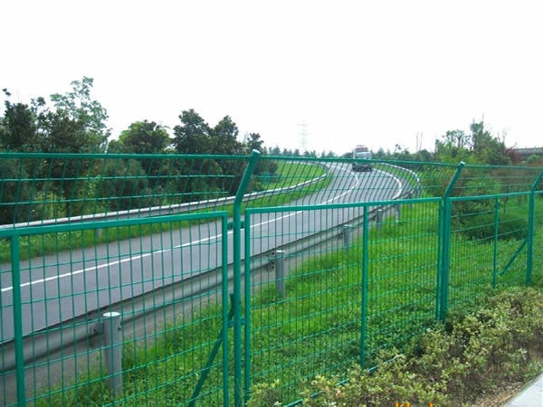 公路護（hù）欄網