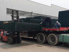 發往新疆（jiāng）伊犁的框架公路護欄網